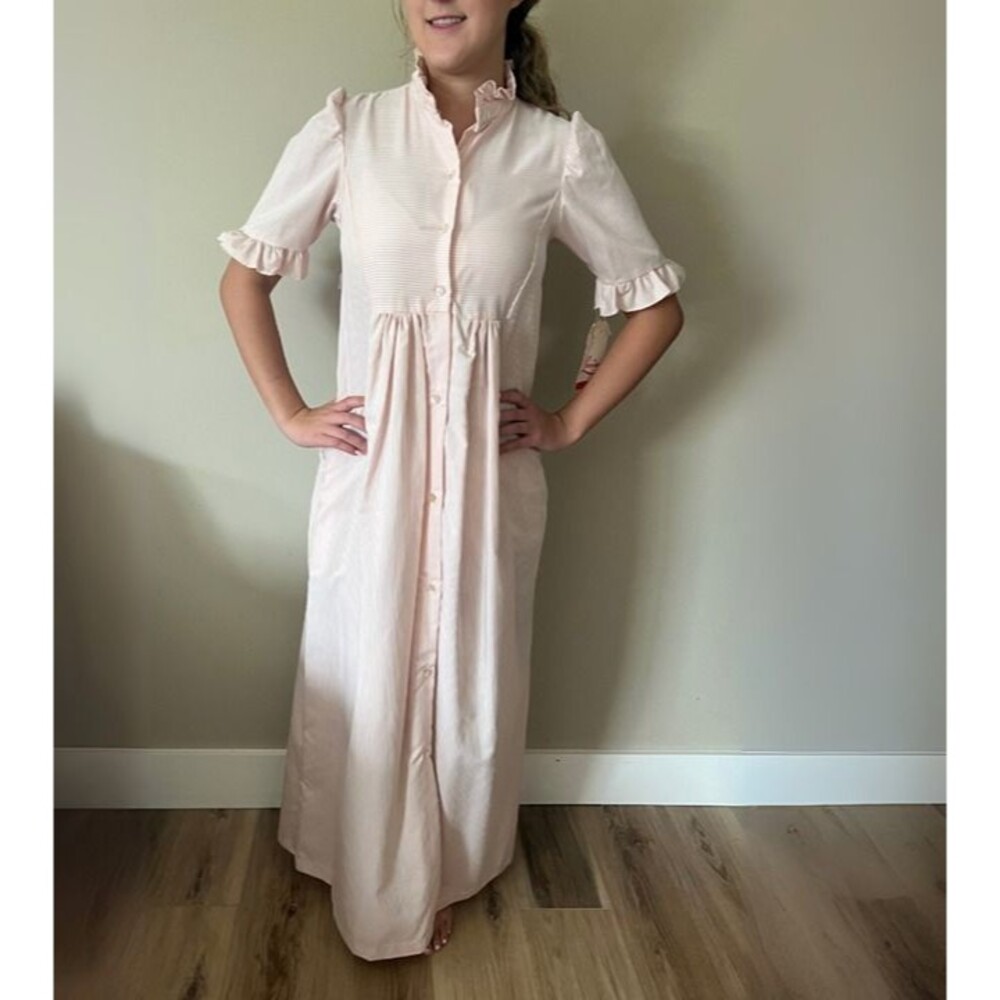 BNWT 1950s Vintage Womens Pink Striped Seersucker Long Nightgown by Louisa